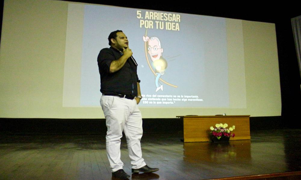 Despliegan creatividad para conmemorar Día Mundial del Diseño