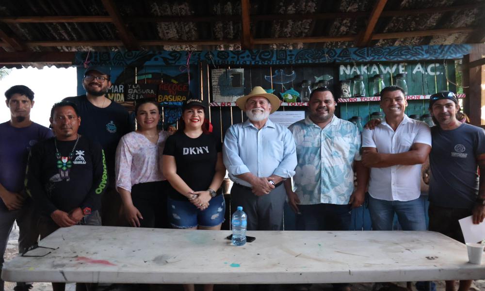 Colocan cédula de registro de colección científica y museográfica “Doctor Jorge Téllez López” en el campamento tortuguero de Boca de Tomates