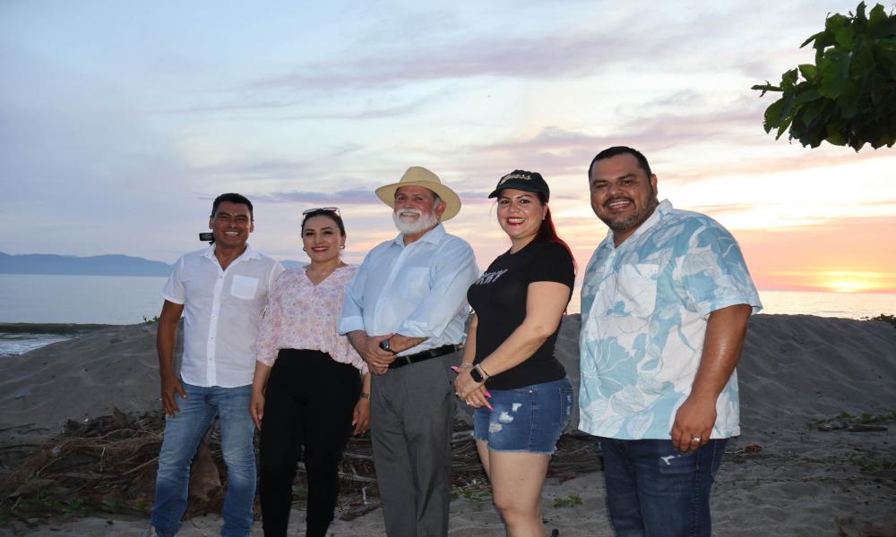 Colocan cédula de registro de colección científica y museográfica “Doctor Jorge Téllez López” en el campamento tortuguero de Boca de Tomates