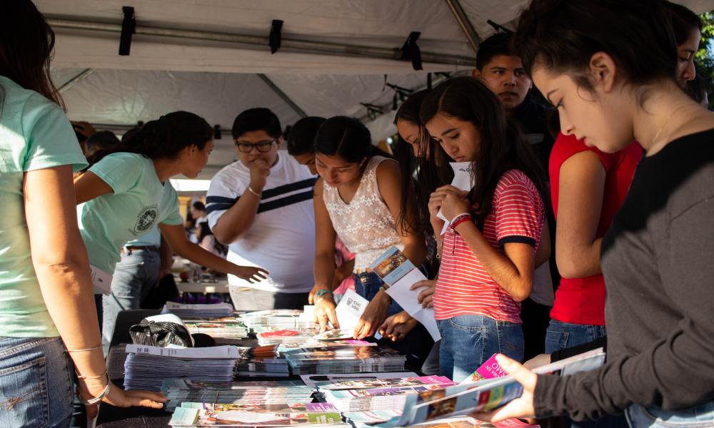Atienden universitarios a más de mil 400 personas en El Tuito