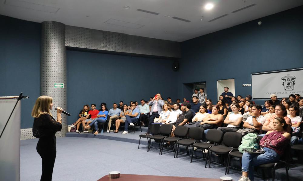 Gran interés generó la mesa redonda: “Seguros Esenciales para Jóvenes: ¿Cuáles, ¿Cuándo? y ¿Cómo Elegirlos?