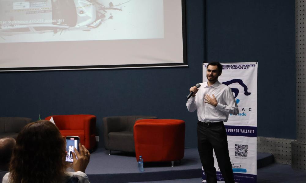 Gran interés generó la mesa redonda: “Seguros Esenciales para Jóvenes: ¿Cuáles, ¿Cuándo? y ¿Cómo Elegirlos?