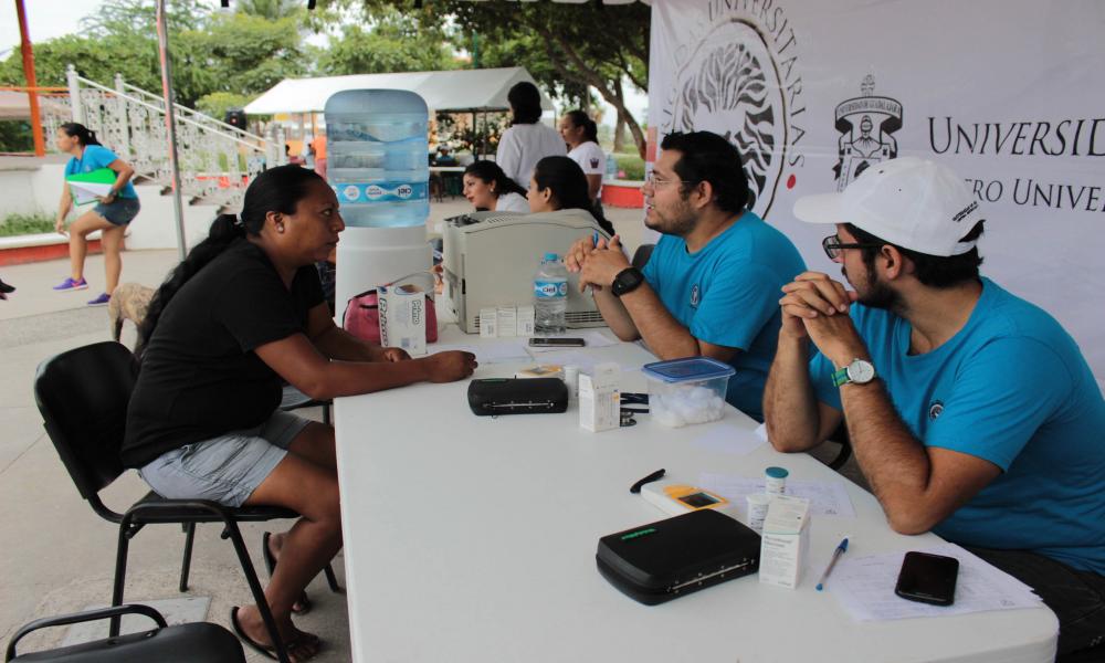 Atienden universitarios a más de 330 personas en Joyas del Pedregal