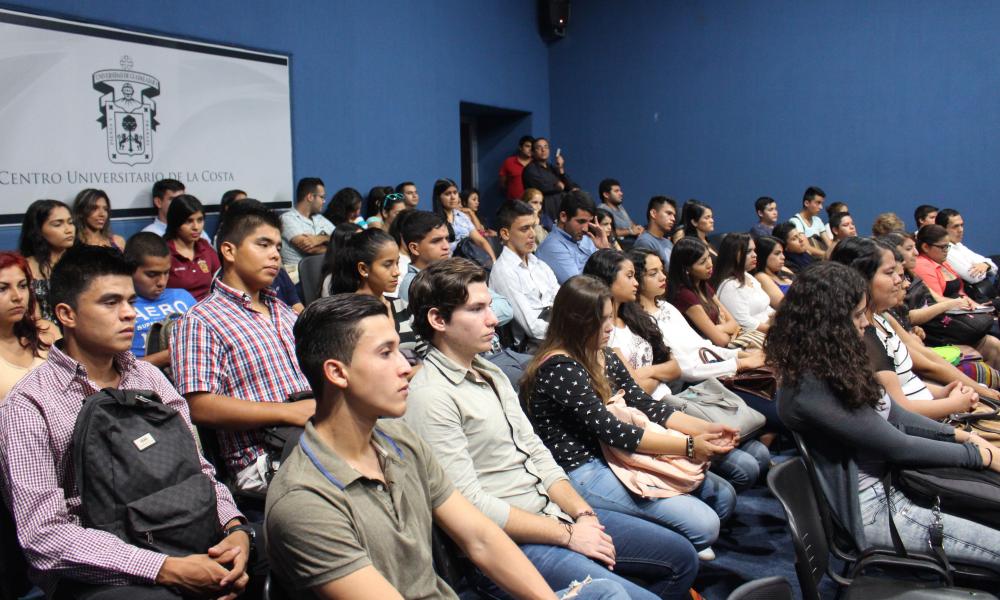 Entregan certificación internacional a carrera de Abogado del CUCosta