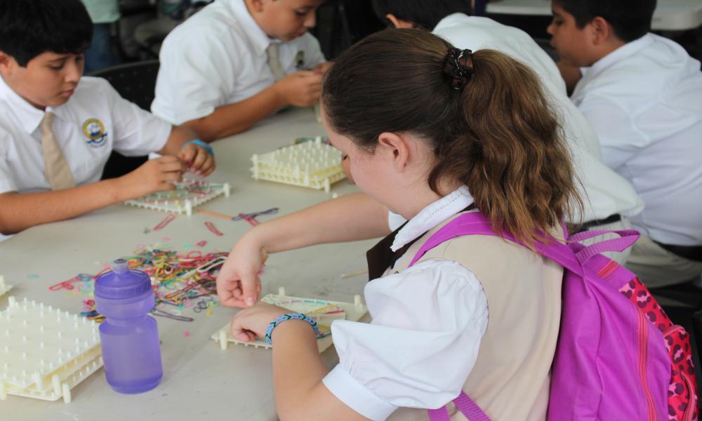 Recibe CUCosta a más de 1700 niños con Papirolas