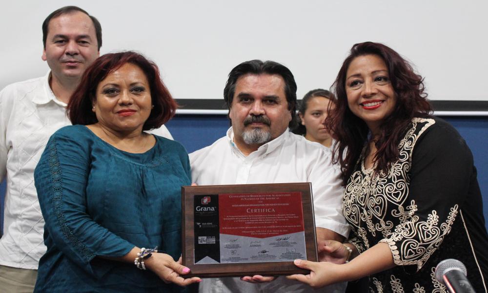 Entregan certificación internacional a carrera de Abogado del CUCosta