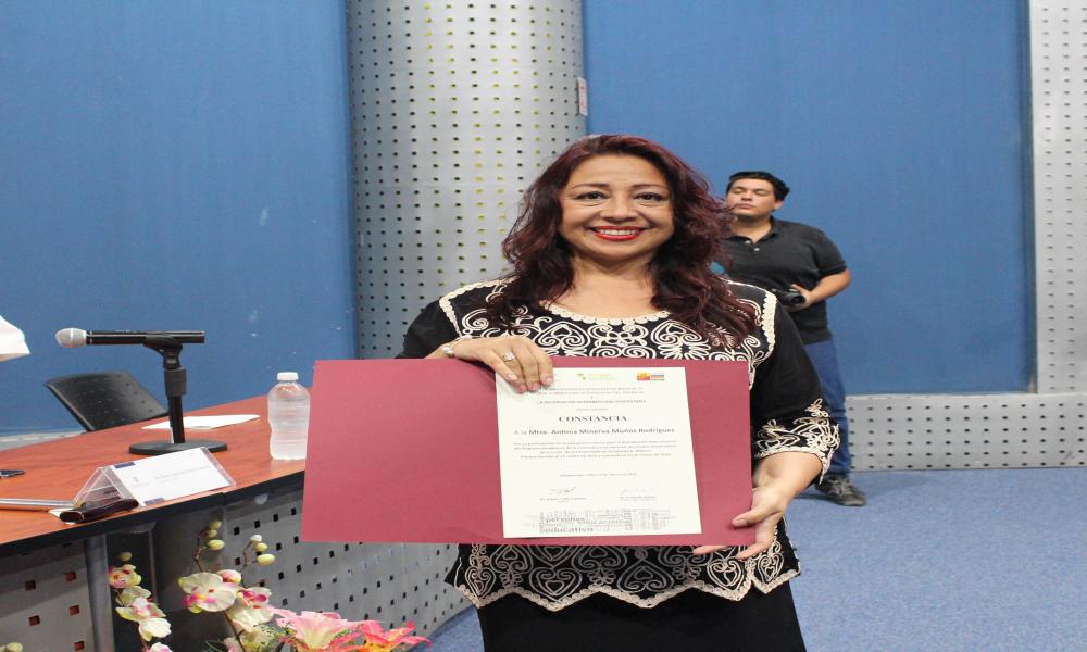 Entregan certificación internacional a carrera de Abogado del CUCosta