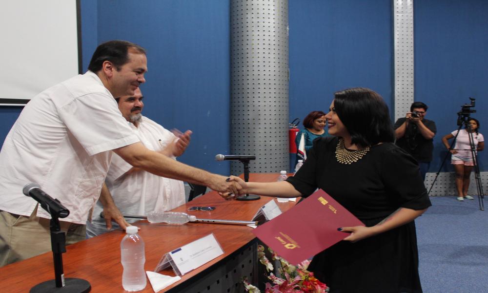 Entregan certificación internacional a carrera de Abogado del CUCosta