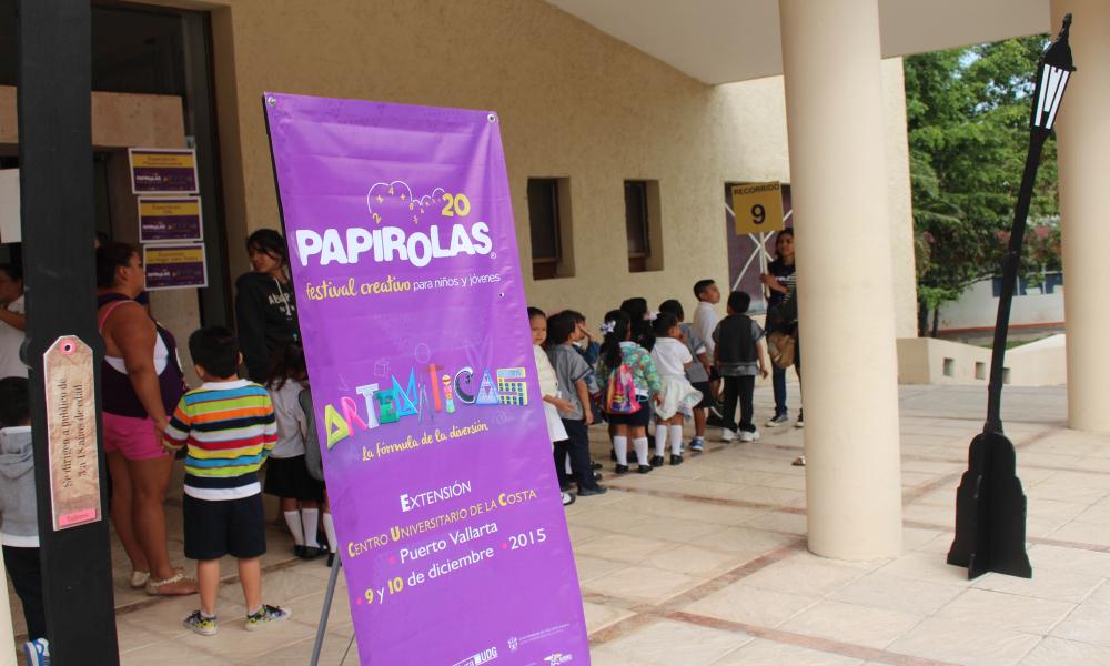 Recibe CUCosta a más de 1700 niños con Papirolas