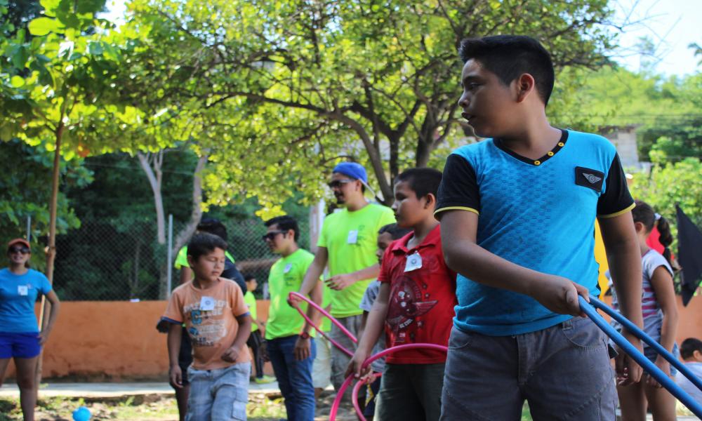 Brigadas CUCosta atienden a vecinos de Playa Grande