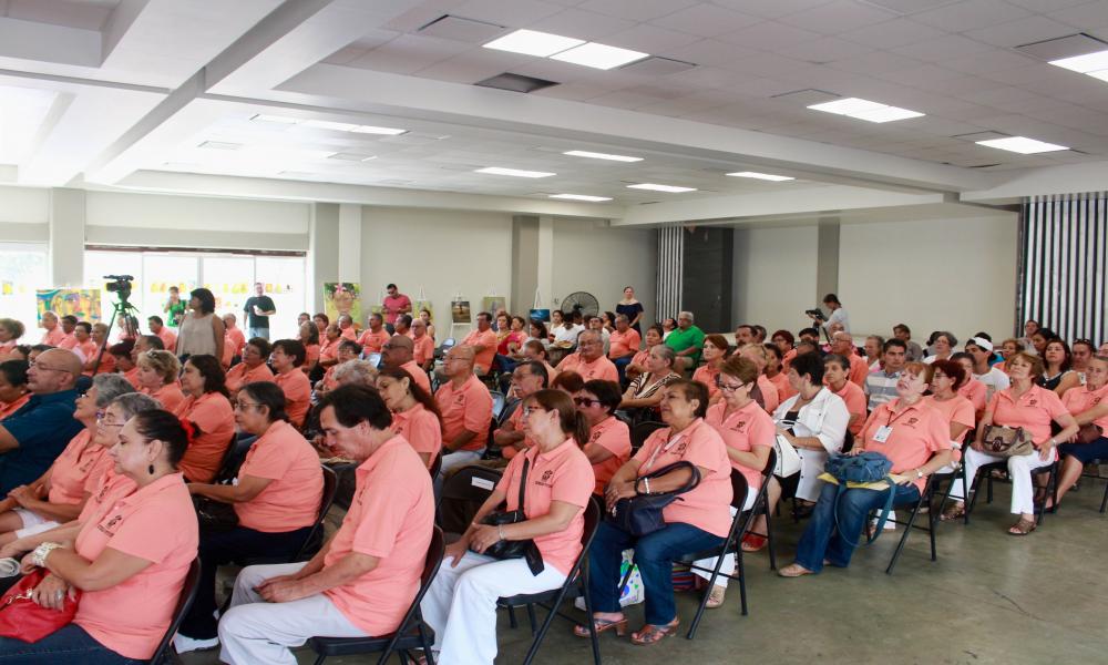 Rector del CUCosta reitera compromiso institucional con adultos mayores