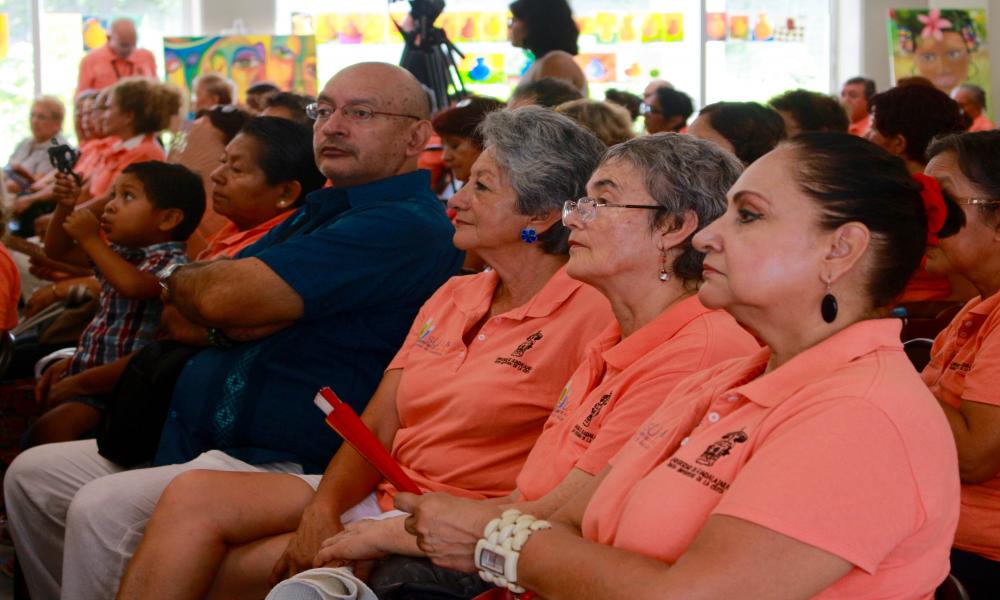 Rector del CUCosta reitera compromiso institucional con adultos mayores