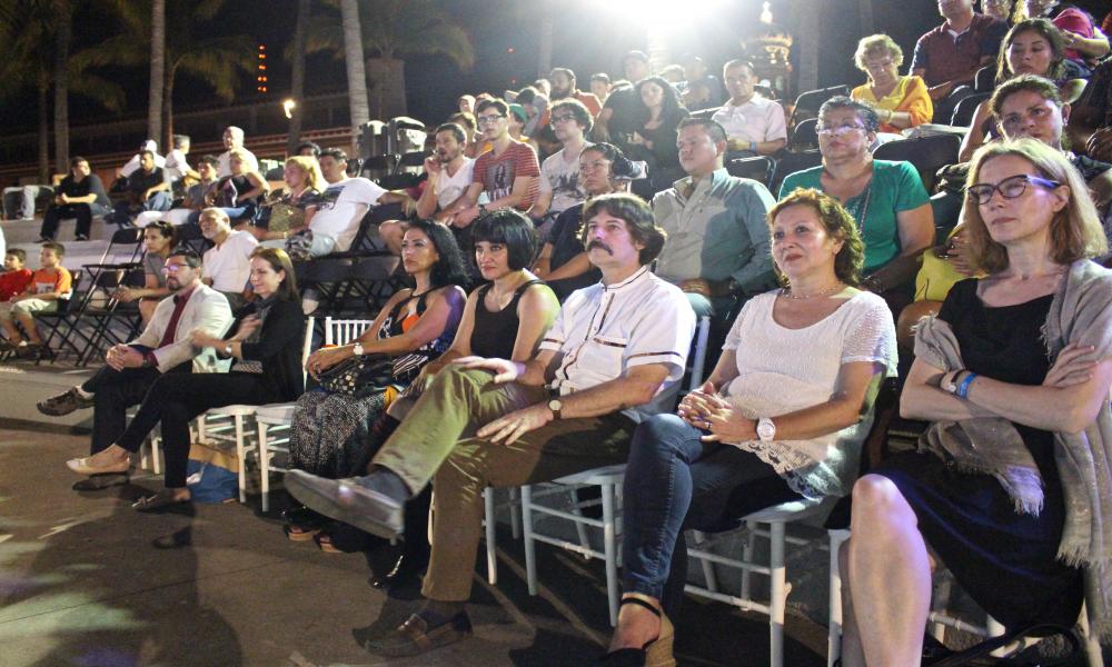 Inauguran encuentro de poetas Letras en la Mar