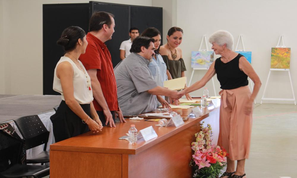Rector del CUCosta reitera compromiso institucional con adultos mayores