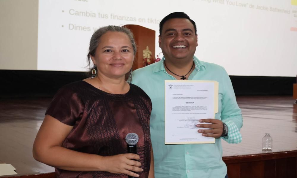 El Dr. Carlos Felipe Camba Pérez presentó la conferencia: “El arte de las finanzas”.