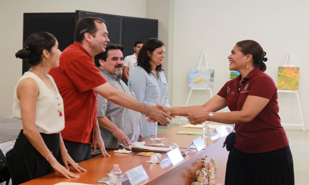 Rector del CUCosta reitera compromiso institucional con adultos mayores