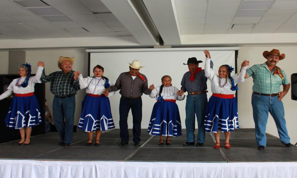 Rector del CUCosta reitera compromiso institucional con adultos mayores