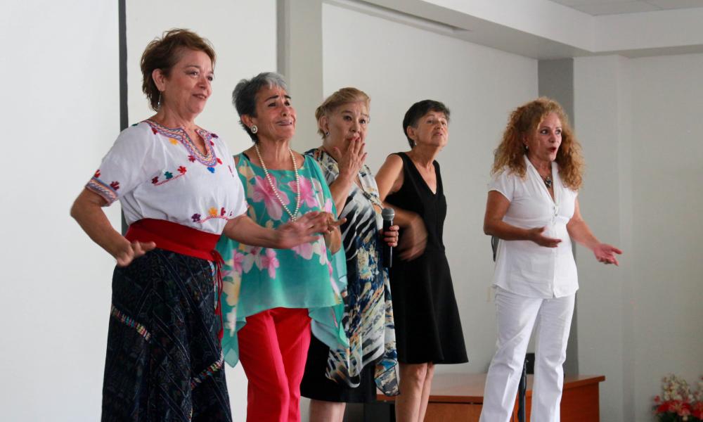 Rector del CUCosta reitera compromiso institucional con adultos mayores