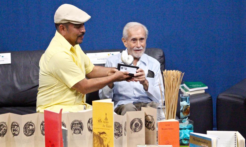 La poesía, locura de unos cuantos Raúl Renán