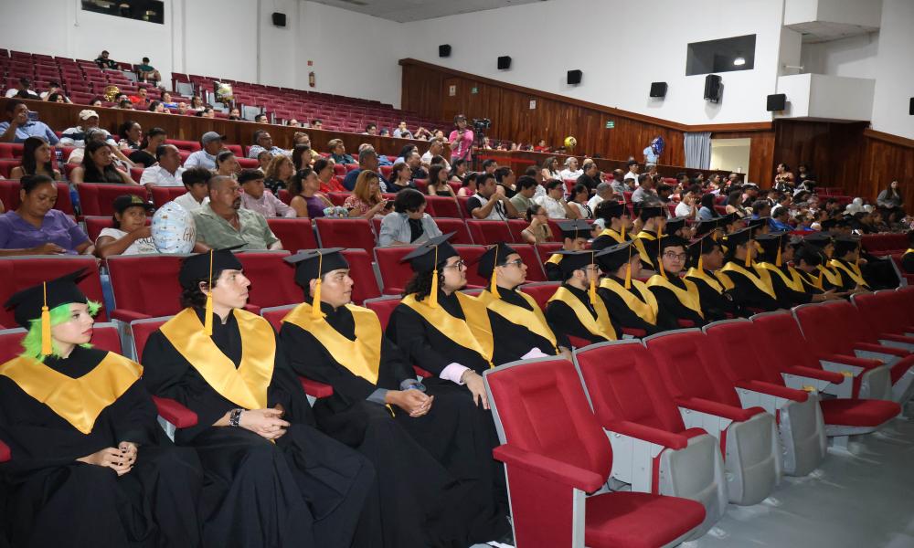 Doble Graduación; orgullosos se gradúan Ingenieros en Telemática y Videojuegos