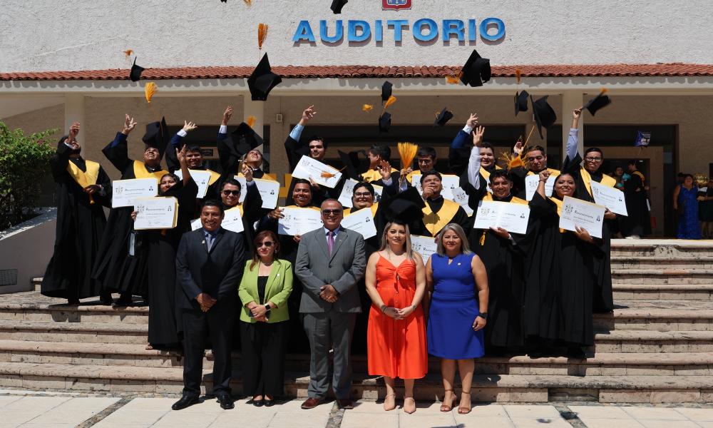 Doble Graduación; orgullosos se gradúan Ingenieros en Telemática y Videojuegos