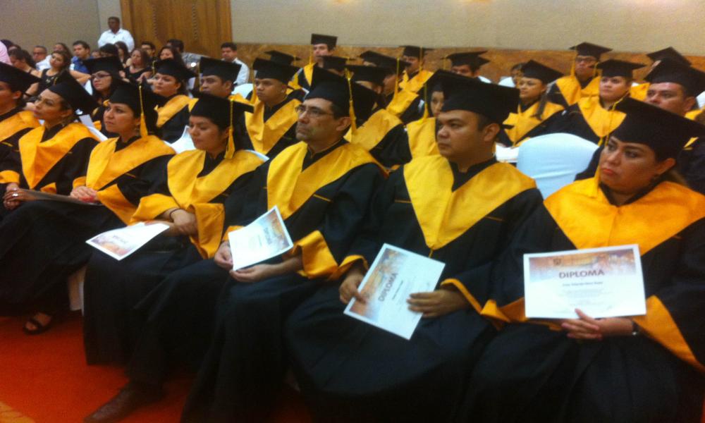 Certifica CUCosta a personal de Grupo Velas