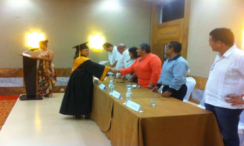 Certifica CUCosta a personal de Grupo Velas