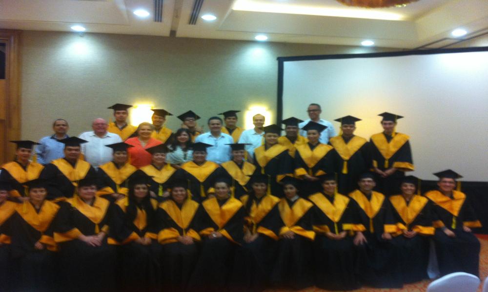 Certifica CUCosta a personal de Grupo Velas