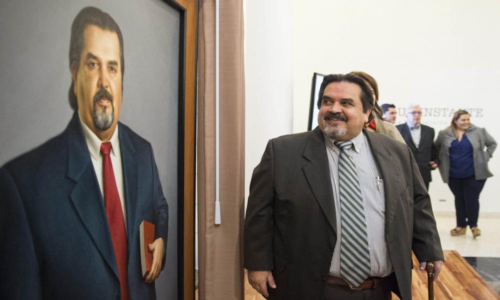 Develan retrato al óleo del Dr. Marco Antonio Cortés Guardado