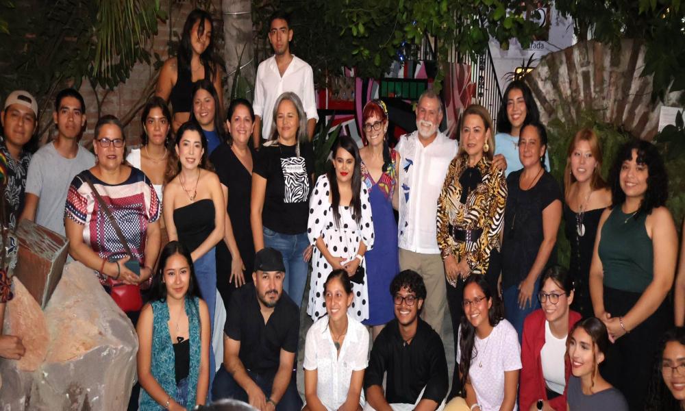 Demuestran estudiantes de Artes Visuales su talento en en ARTe VallARTa Museo