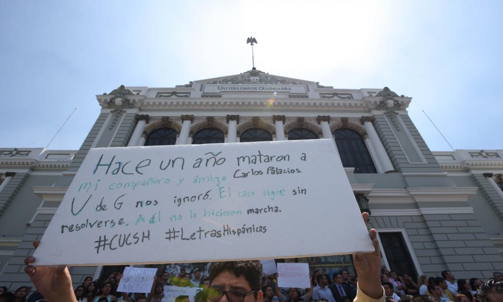 Paran labores en protesta por desaparición de estudiantes