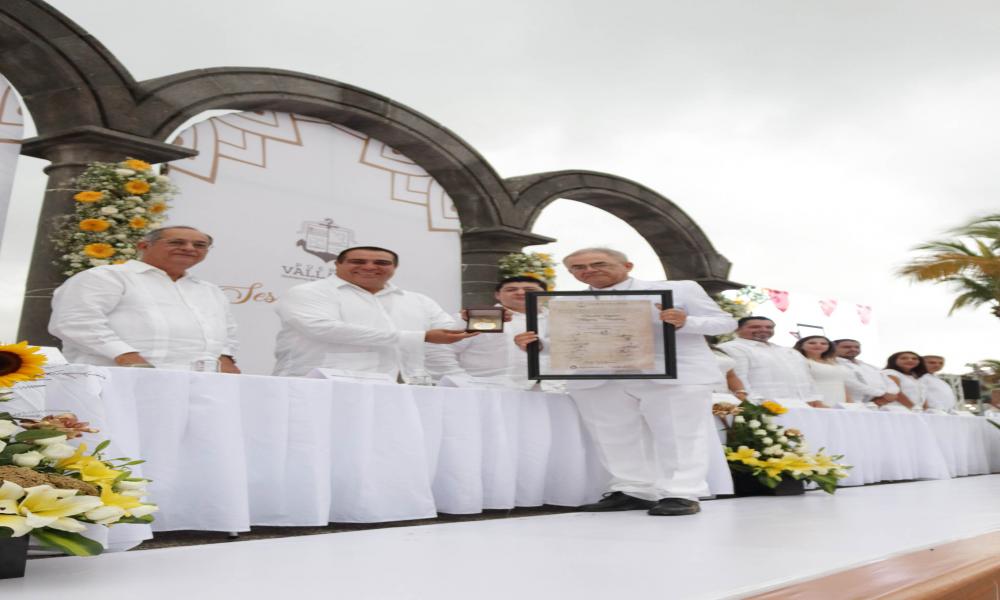 Por aportación cultural y ámbito educativo, miembros del CUCosta, reciben el Premio Puerto Vallarta 2019