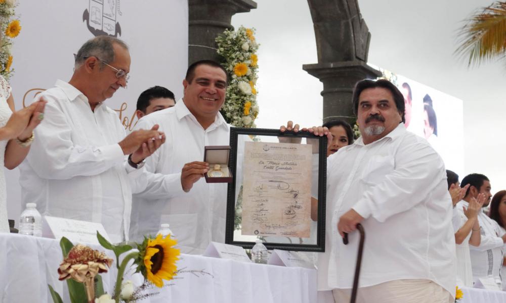 Por aportación cultural y ámbito educativo, miembros del CUCosta, reciben el Premio Puerto Vallarta 2019