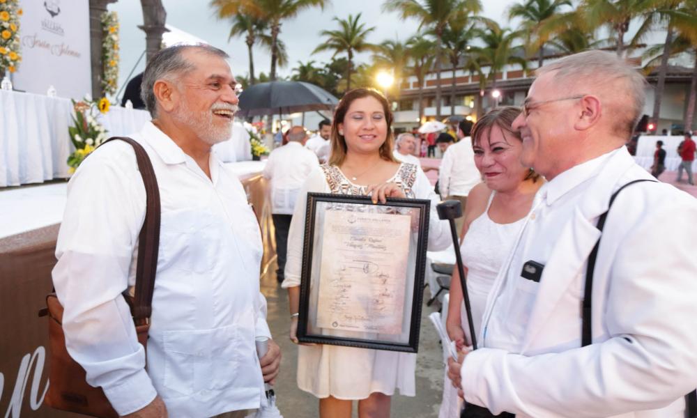 Por aportación cultural y ámbito educativo, miembros del CUCosta, reciben el Premio Puerto Vallarta 2019