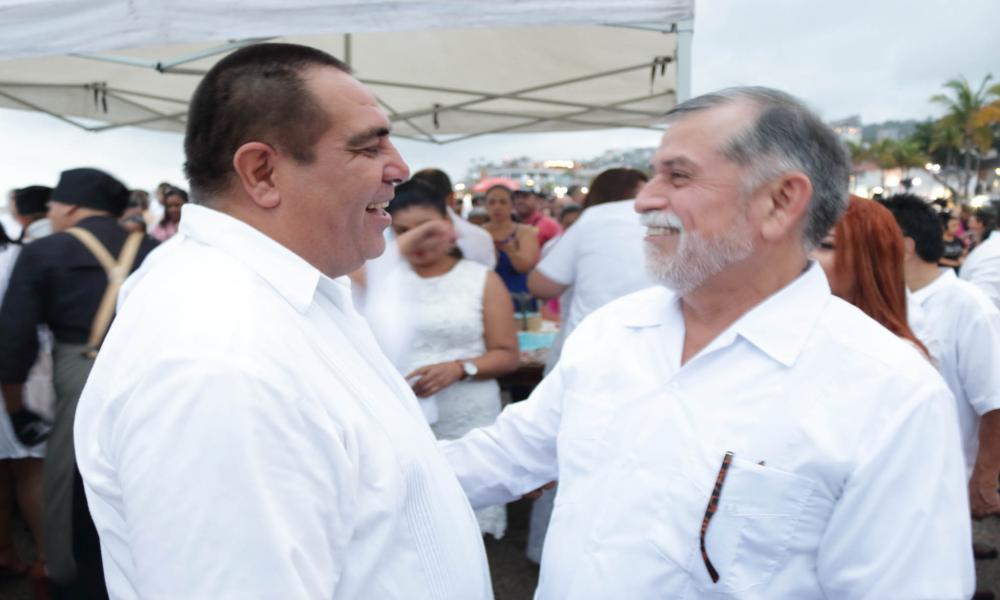 Por aportación cultural y ámbito educativo, miembros del CUCosta, reciben el Premio Puerto Vallarta 2019