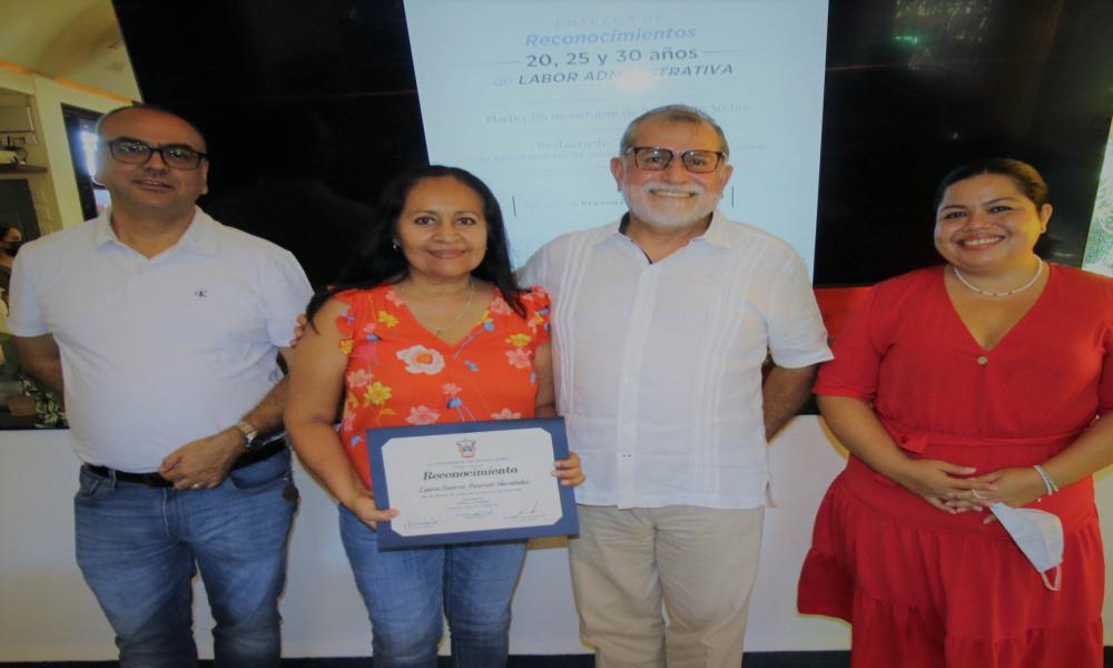 Celebran permanencia académica y laboral del personal administrativo y operativo