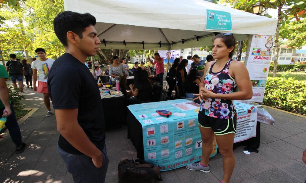 CUCosta realiza “1era. Feria del Adulto Mayor”