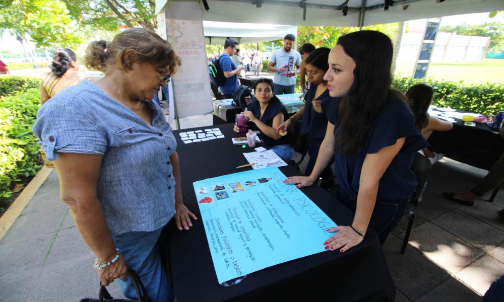 CUCosta realiza “1era. Feria del Adulto Mayor”