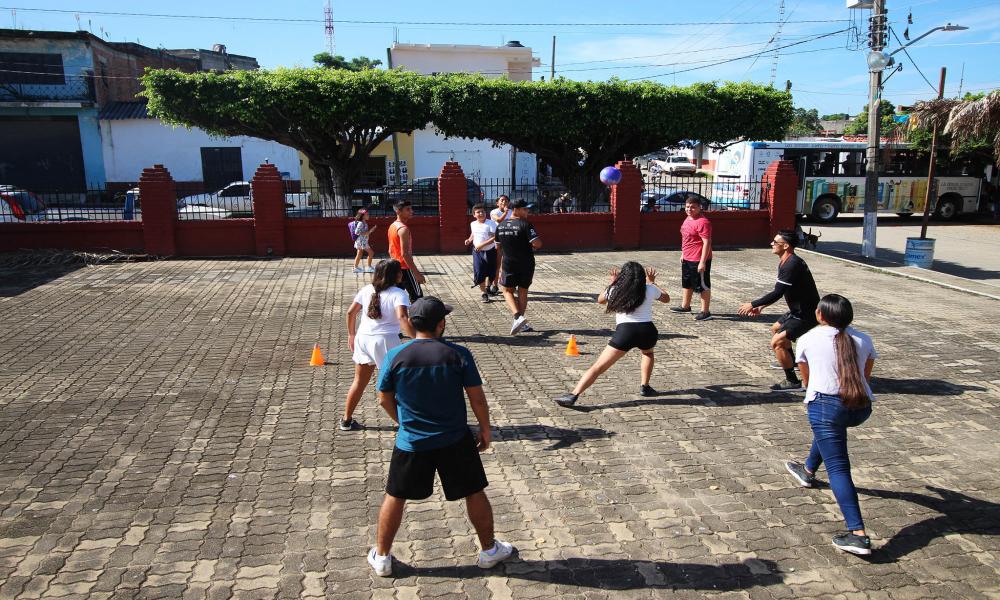A través del CUCosta Habitantes de “Las Palmas” Recibieron Significativa Ayuda de “Brigadas Universitarias”