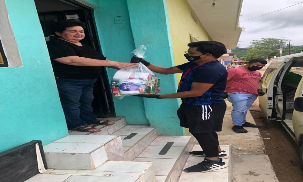 Entrega CUCosta despensas beneficiando a 300 personas en la Costa Alegre de Jalisco
