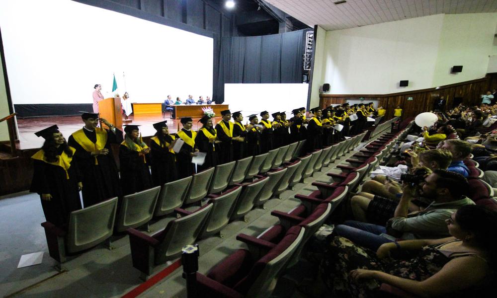 Egresan del CUCosta 42 Médicos Cirujanos y Parteros