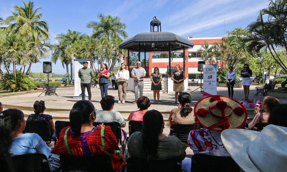 En el CUCosta Inauguran Primera Feria de Comunidades Indígenas “De la Raíz a la Flor”