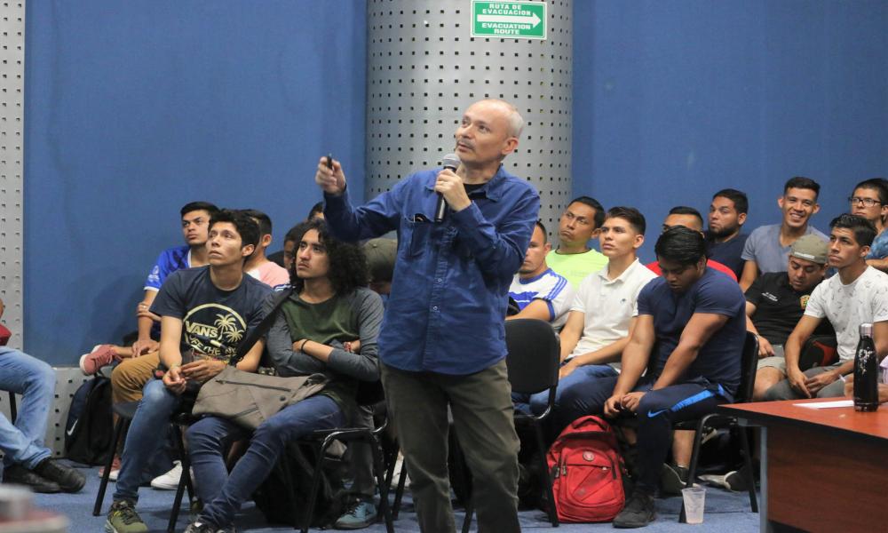 En el CUCosta Imparten Conferencia ¿Cómo Respondemos los Hombres ante de los Derechos de las Mujeres