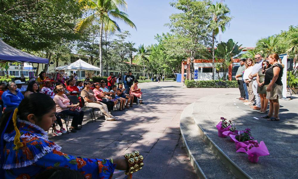En el CUCosta Inauguran Primera Feria de Comunidades Indígenas “De la Raíz a la Flor”