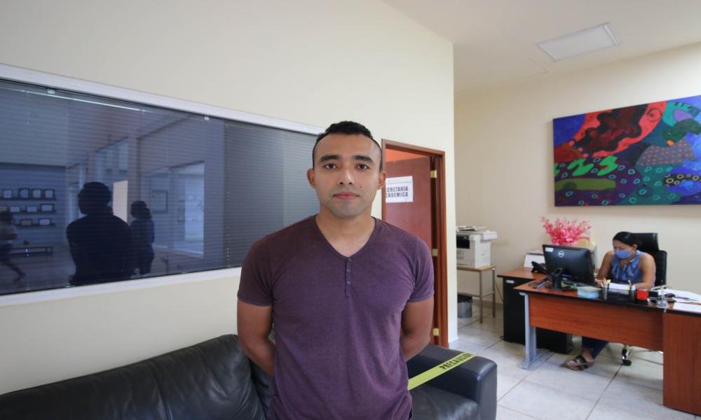 Entrega CUCosta equipos iPad a alumnos para que estudien en línea