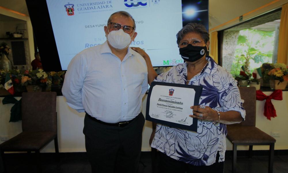 Ofrecen merecido reconocimiento a profesores de la División de Ingenierías