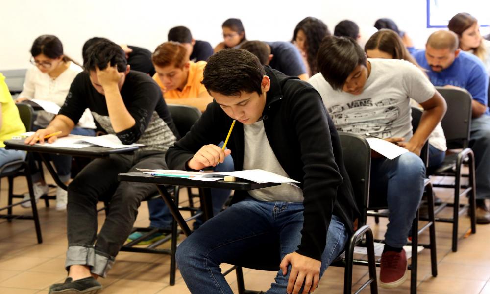 Padres y Tutores de Aspirantes no Admitidos Solicitan más Espacios a Nivel Superior