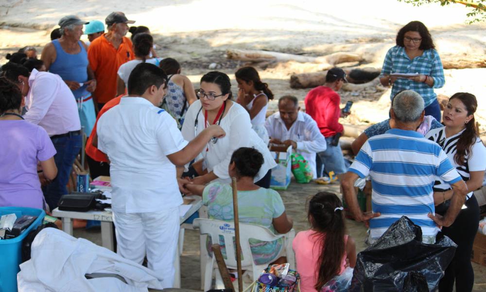 “Brigadas Universitarias “del CUCosta, llevó ayuda a familias del poblado de Pizota
