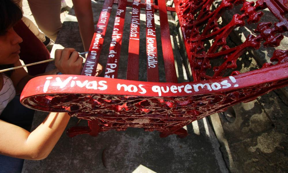 Instalan “Banca Roja” En Paseo del Lago CUCosta