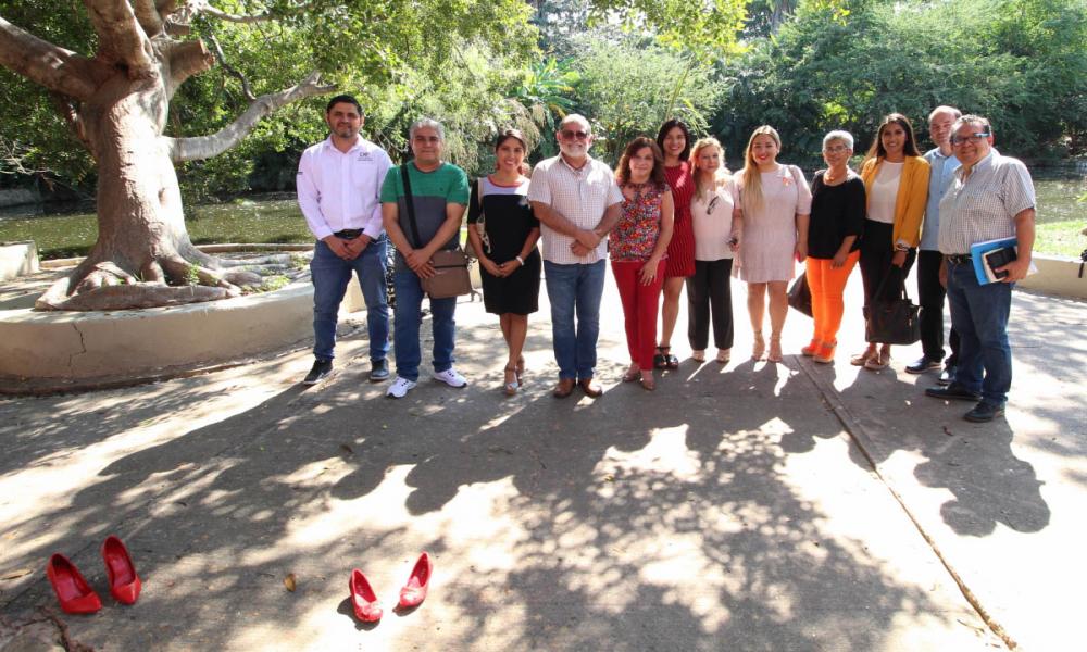 Instalan “Banca Roja” En Paseo del Lago CUCosta